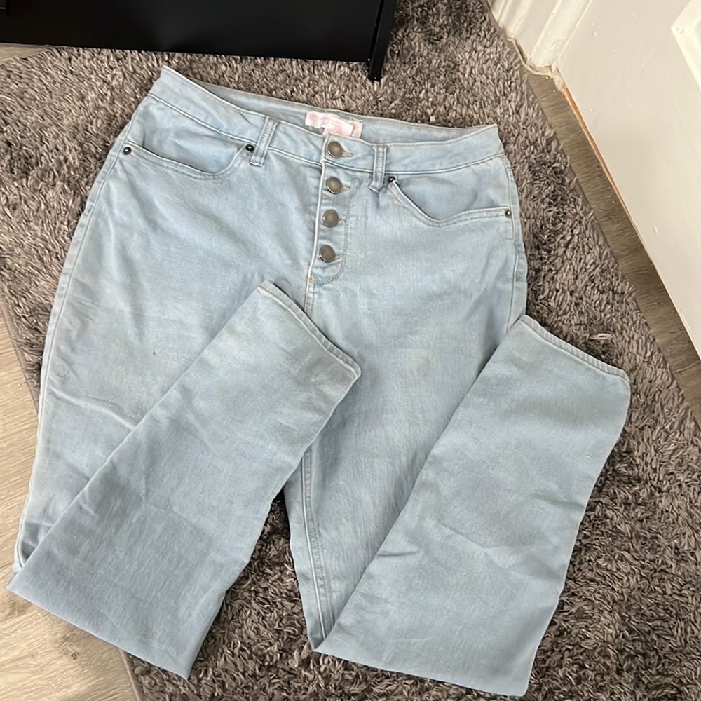 No Boundaries size 15 women’s light wash, blue, high waisted, skinny jeans.